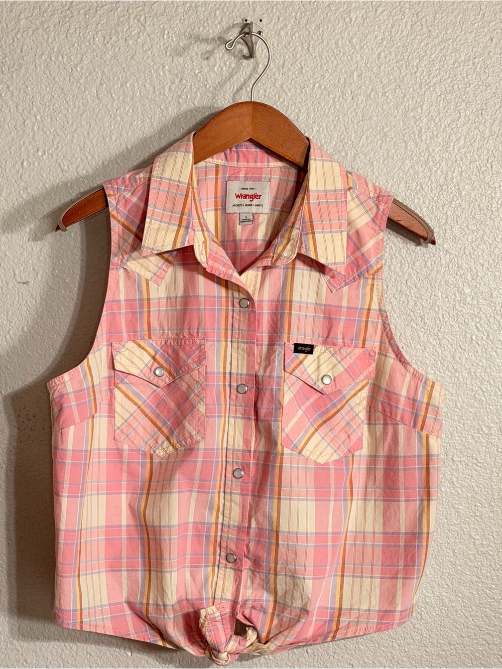 Wrangler Women’s Pink Plaid Sleeveless Button-Front Top